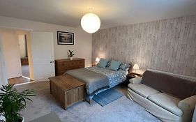 A Spacious 2 Bed Flat In Kingsbridge Town
